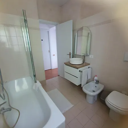 Casa Cascina Ronco- Natura E Relax Vicino Di アパート エルバ